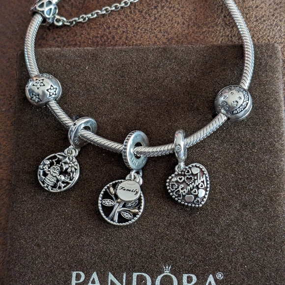 Pandora Family tree dangle charm with Family script - Picture 5 of 7